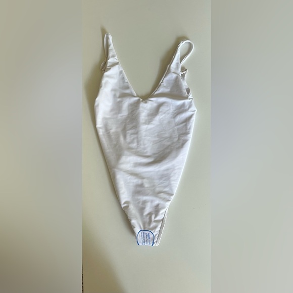 Beach Riot Core Collection Reese One Piece in White Size Large - Picture 5 of 5